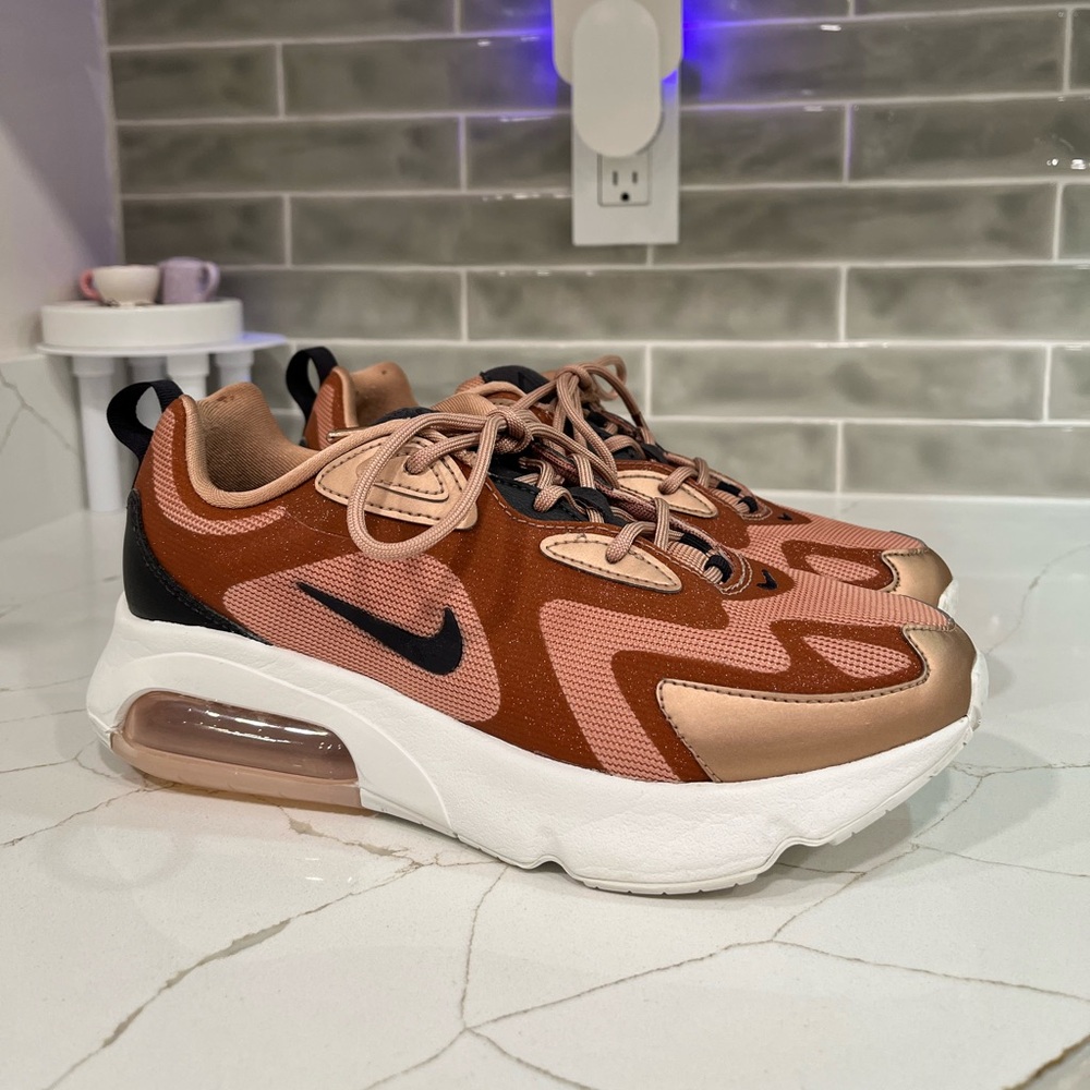 Nike Air Max 200 Women Size 7.5 Color Blue Pink.